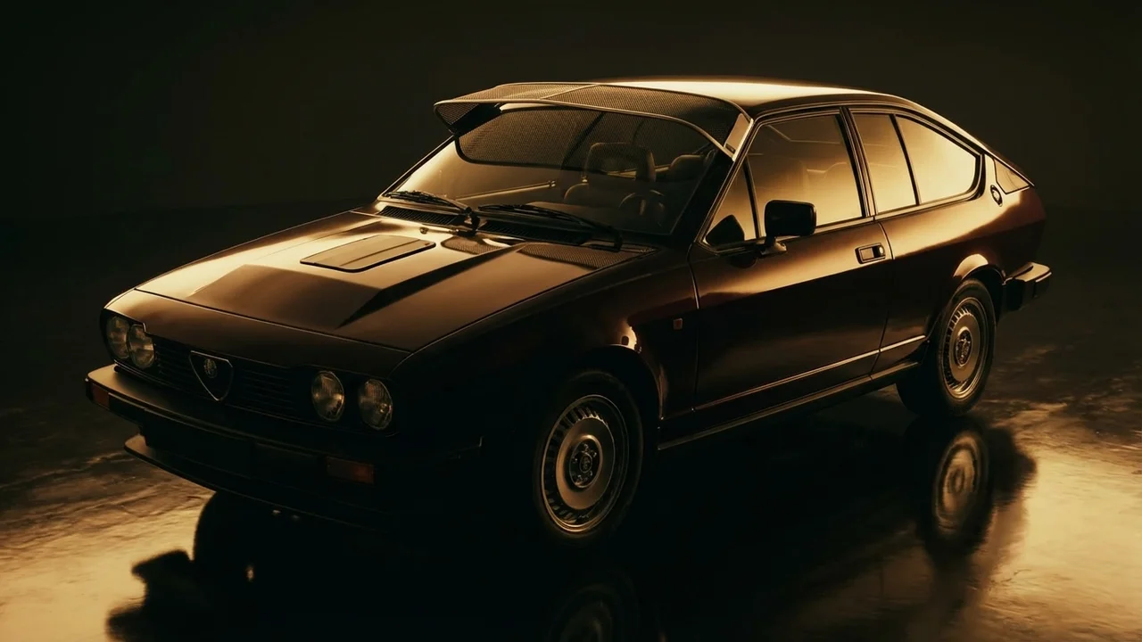 Alfa Romeo GTV Car Windscreen Sunvisor - 1