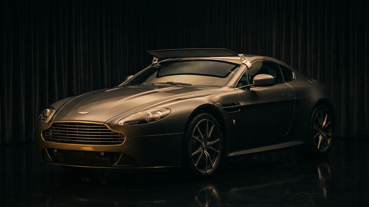 Aston Martin Vantage Car Windscreen Sunvisor - 1