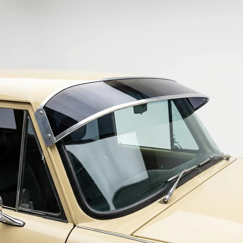 Tinted Acrylic Windscreen Sunvisor for Checker Aerobus (1970 - 1974) - 1